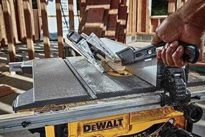 DEWALT Table Saw for Jobsite, Compact, 8-1/4-Inch (DWE7485)