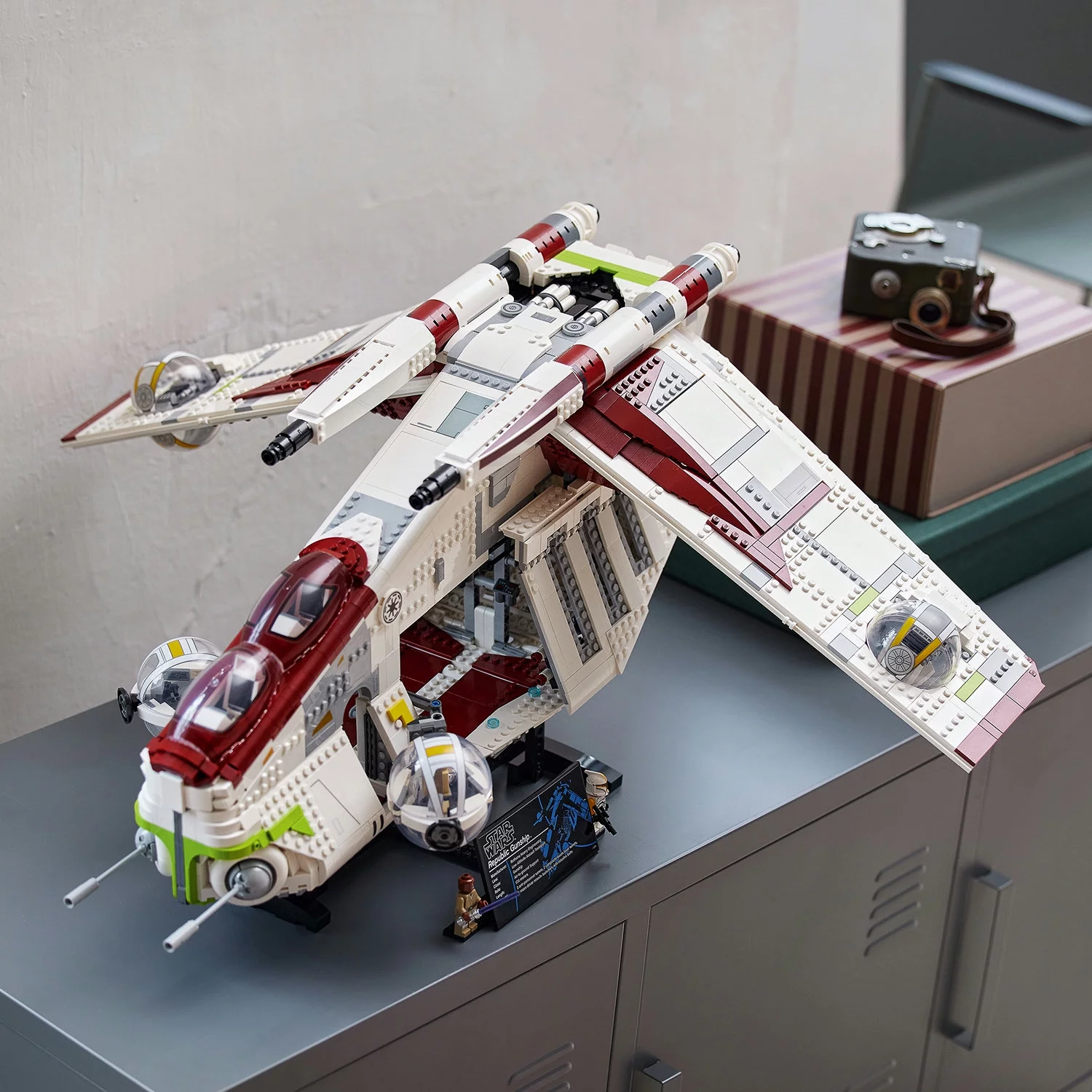 LEGO Star Wars Republic Gunship 75309 UCS Display Model Kit for Adults to Build, Ultimate Collector Series, Office or Home Decor Gift Idea