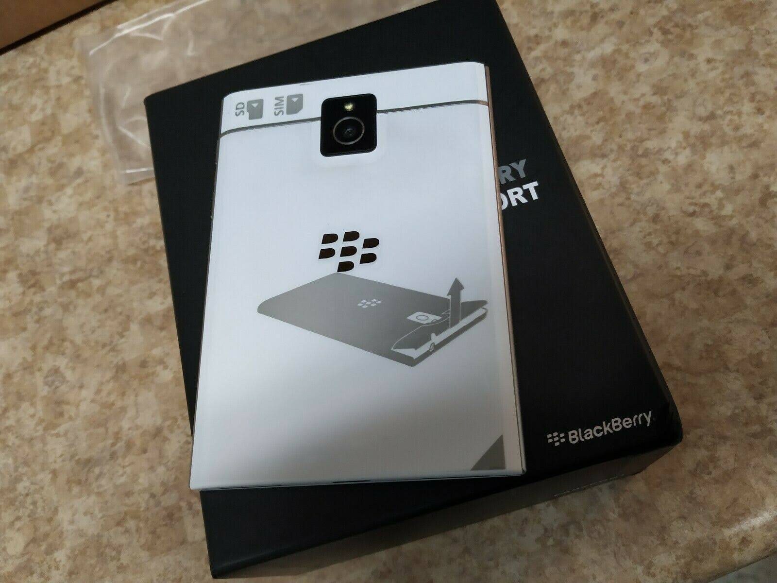Blackberry Passport - Factory Unlocked Smartphone - White (U.S. Warranty)