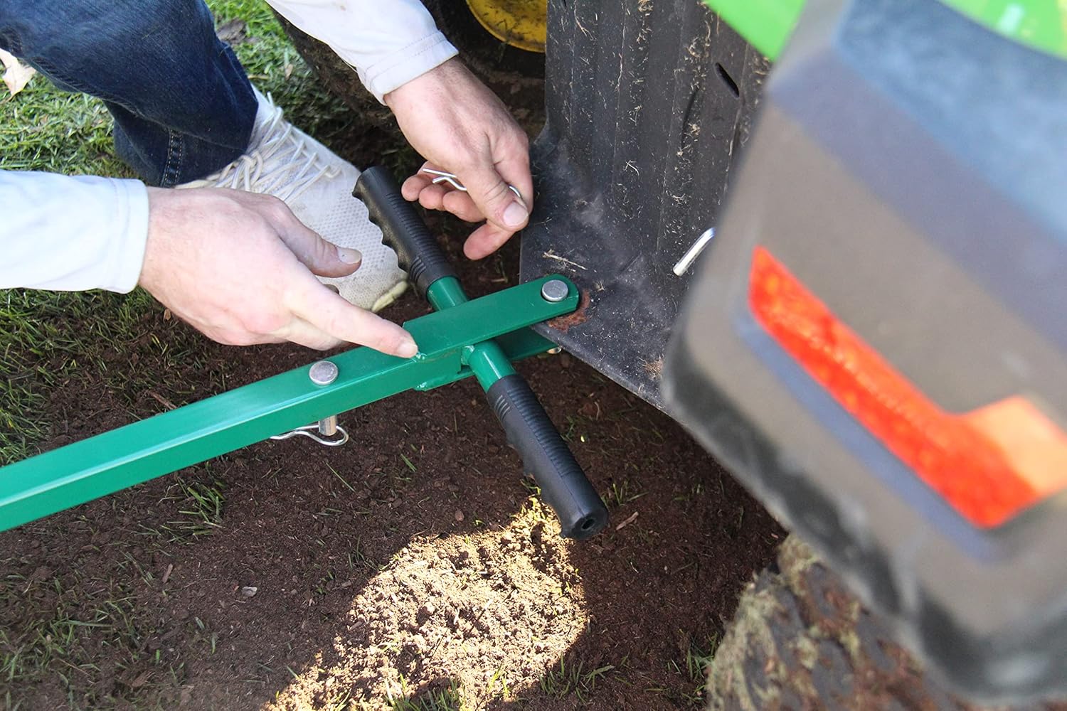 Landzie Lawn & Garden Spreaders - 44 Inch Heavy Duty Metal Mesh Basket Push/Tow Spreader - Compost, Peat Moss, Top Soil, Mulch - Durable Lightweight Multi-Purpose Yard Care Equipment - Manure Spreader