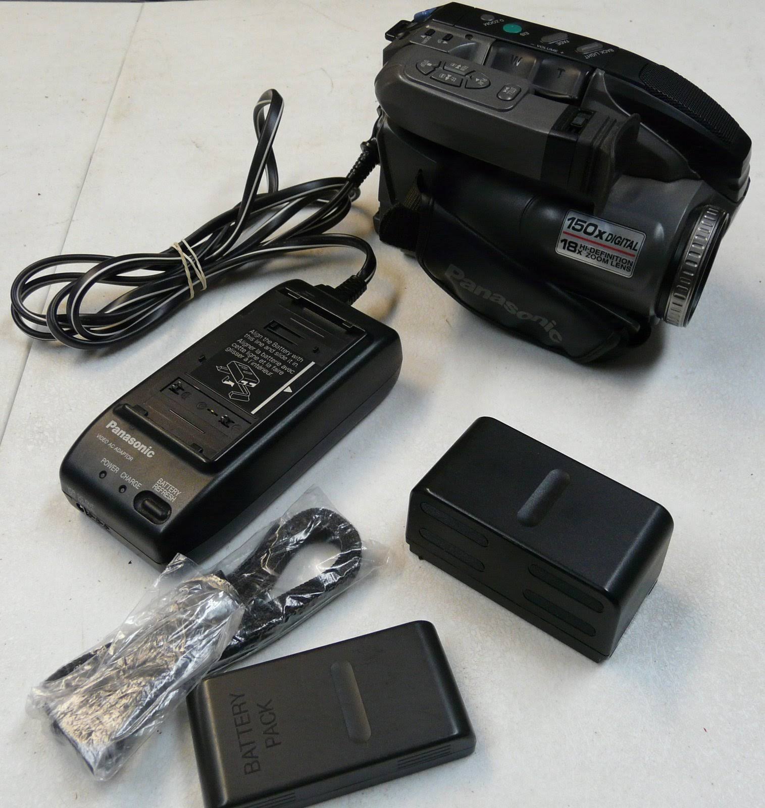 Panasonic PV-L580D Compact VHS/VHS-C Palmcorder Camcorder Bundle