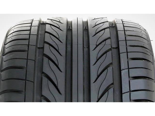 Delinte Thunder D7 Tire (225/35R19 W)