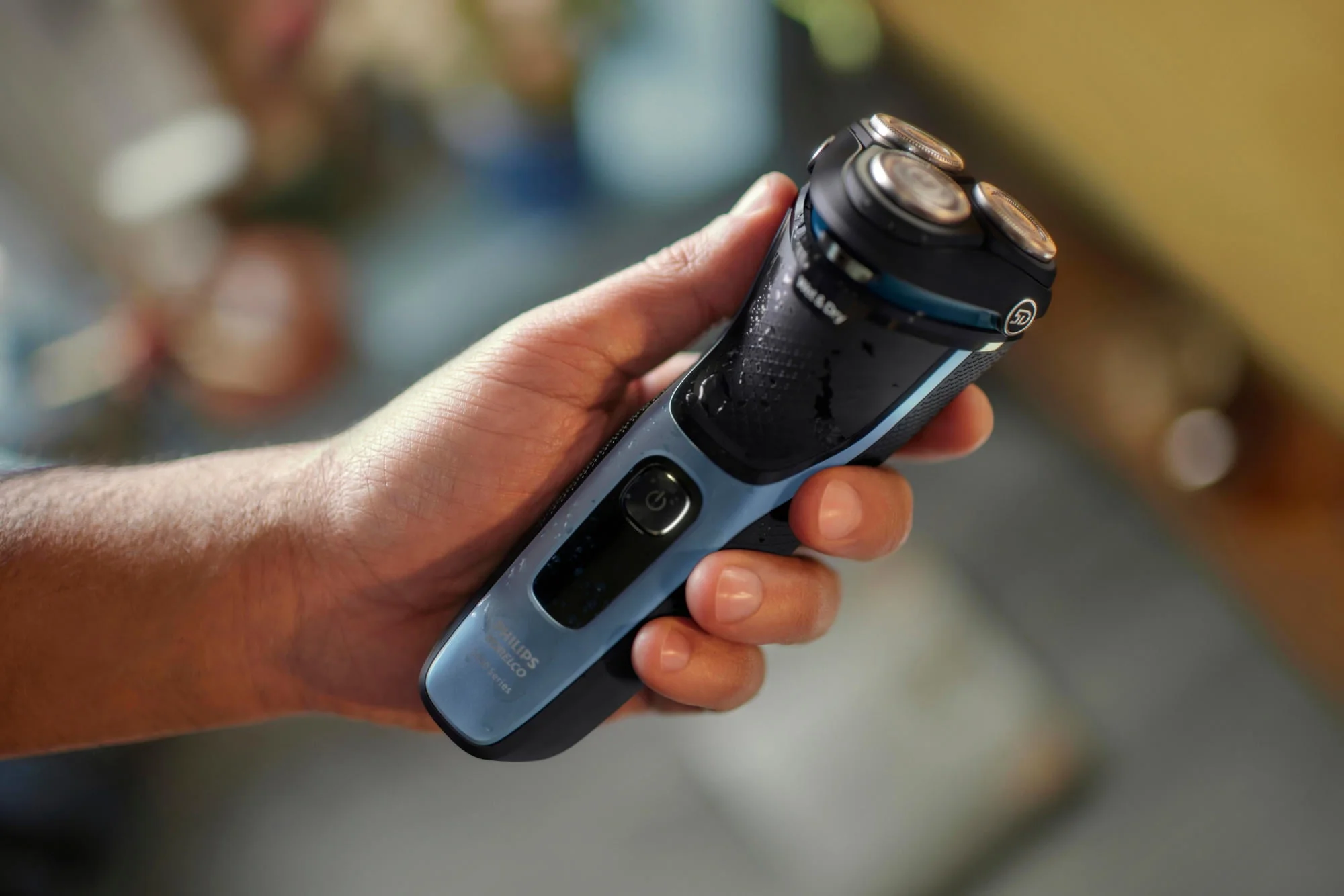 Philips Norelco Shaver 3600, Rechargeable Wet & Dry Electric Shaver with Pop-Up Trimmer and Storage Pouch