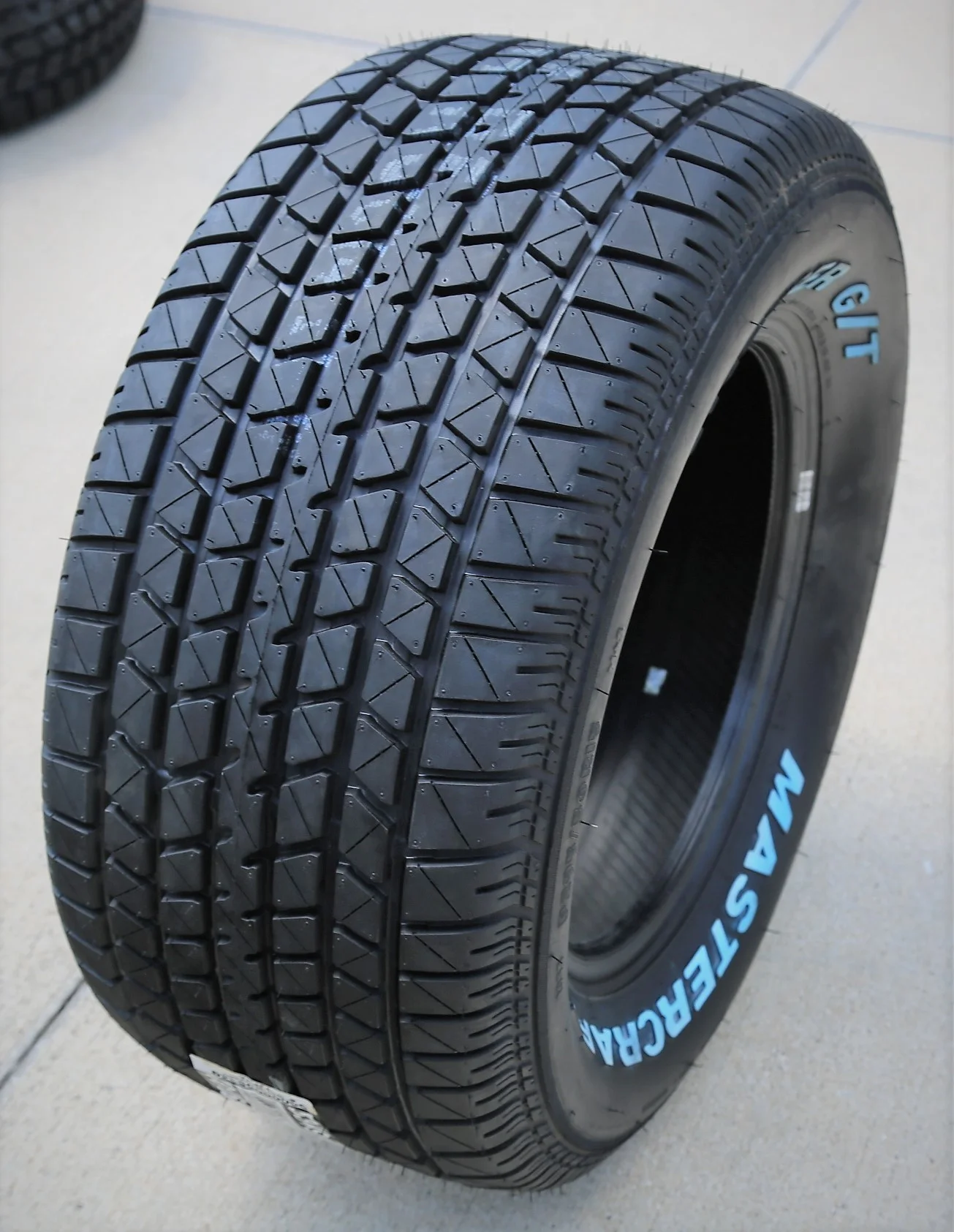 Mastercraft Avenger G/T All Season P225/70R15 100T Passenger Tire