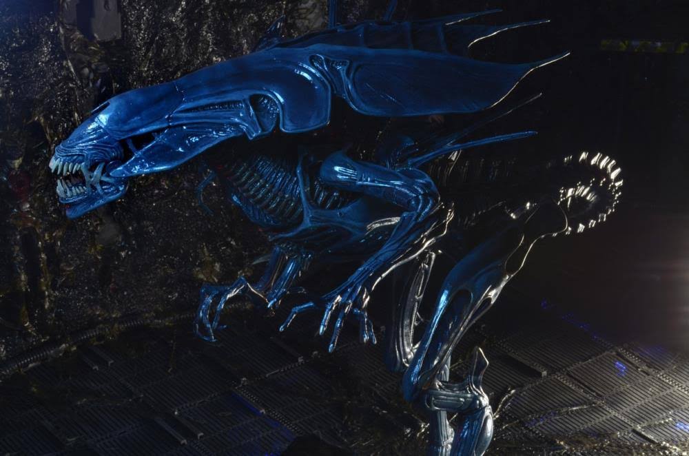 NECA Aliens Ultra Deluxe Boxed Action Figure - Xenomorph Queen