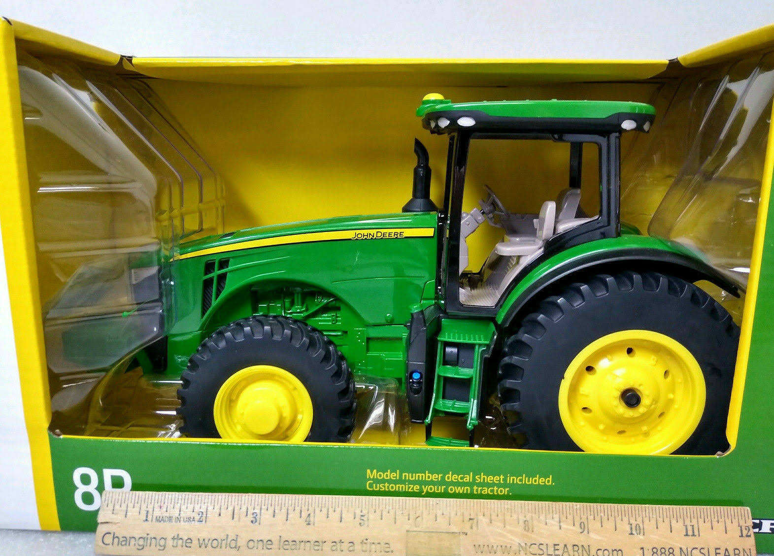 John Deere 1/16 Scale 8R Tractor
