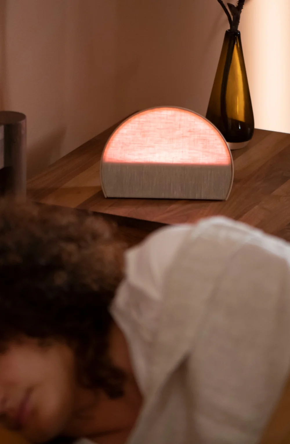 Hatch Restore 2 Sunrise Alarm Clock, Sound Machine, Smart Light (Latte) ー Your Bedside Sleep Guide, White Noise, Custom Sleep Routines, Dimmable Clock, Deep Sleep, Gentle Alarm, Wake Up Rested