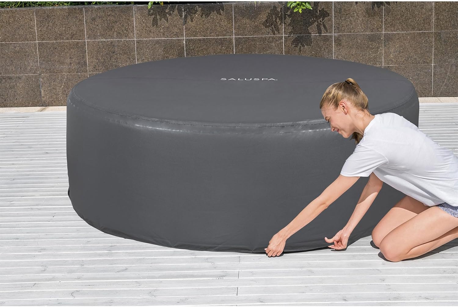 Bestway Coleman Palm Springs 4 to 6 Person EnergySense Smart AirJet Plus Inflatable Hot Tub Outdoor Spa with 140 AirJets and Insulated Cover