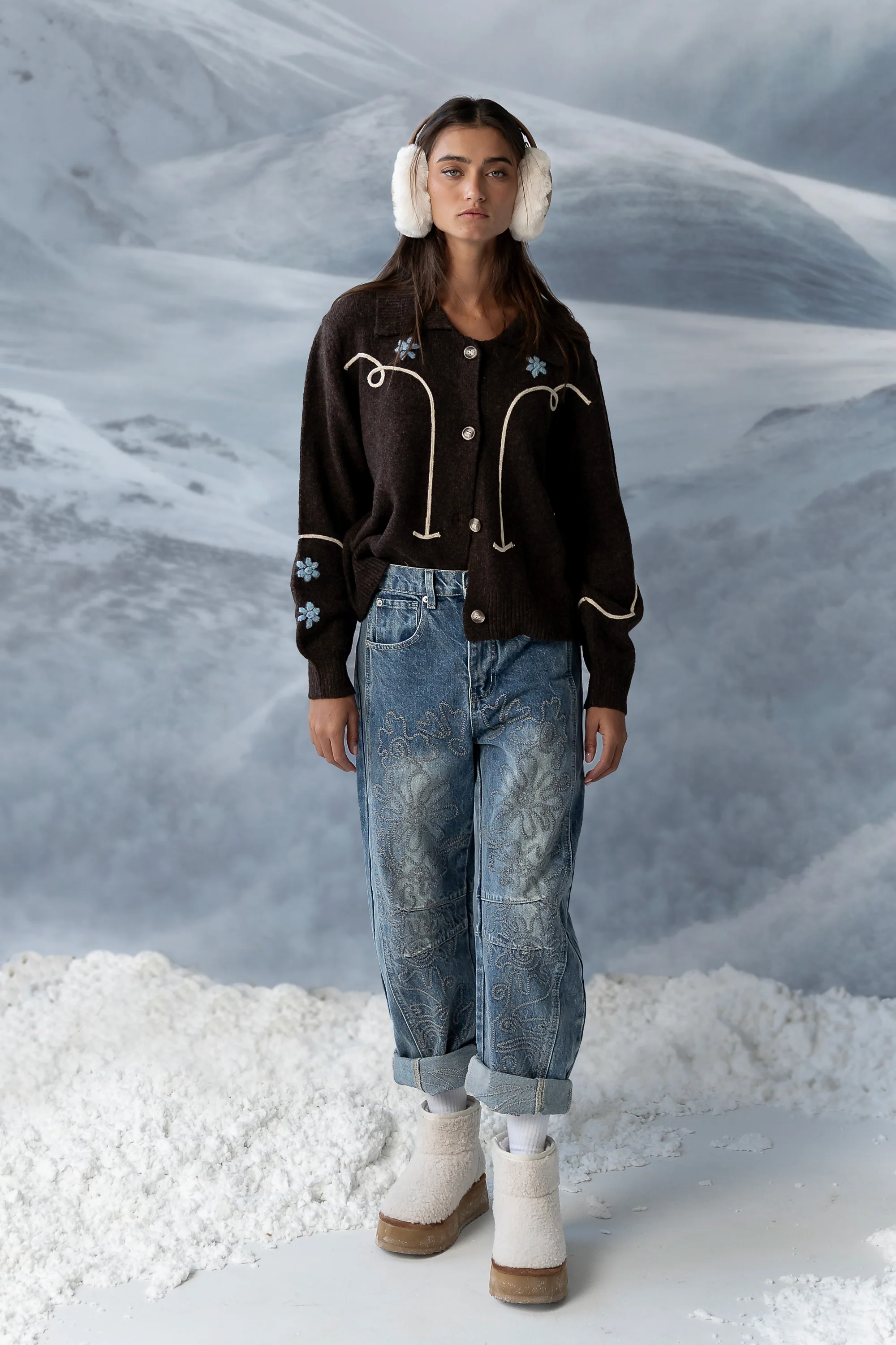 Kinsey Embroidered Barrel Jeans in Medium Wash
