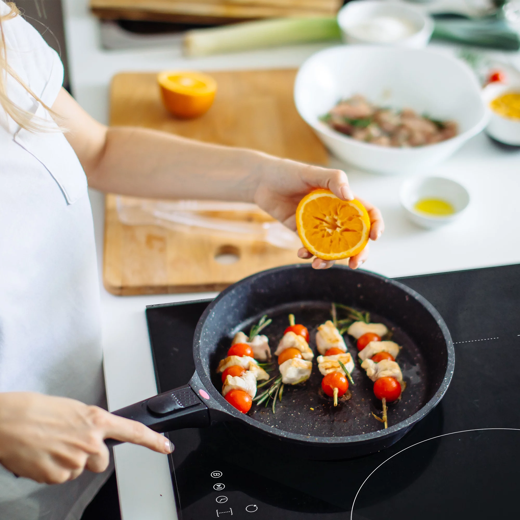 Built-In 36-in 5 Elements Black Induction Cooktop Including Bridge Element