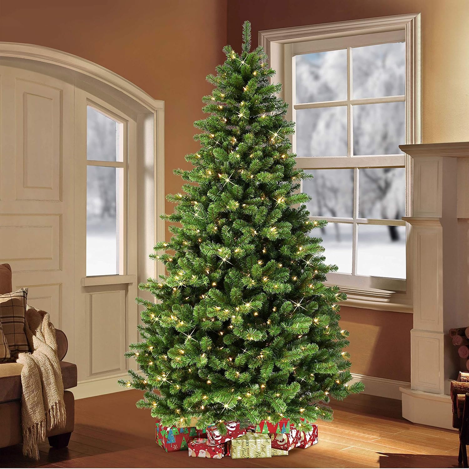 Puleo International 7.5' Pre Vermont Spruce Sure-Lit Pole and 550 UL-Listed Clear Incandescent Lights Artificial Christmas Tree, Green