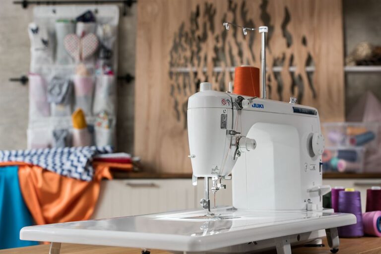 Juki TL-2010Q 1-Needle, Lockstitch, Portable Sewing Machine