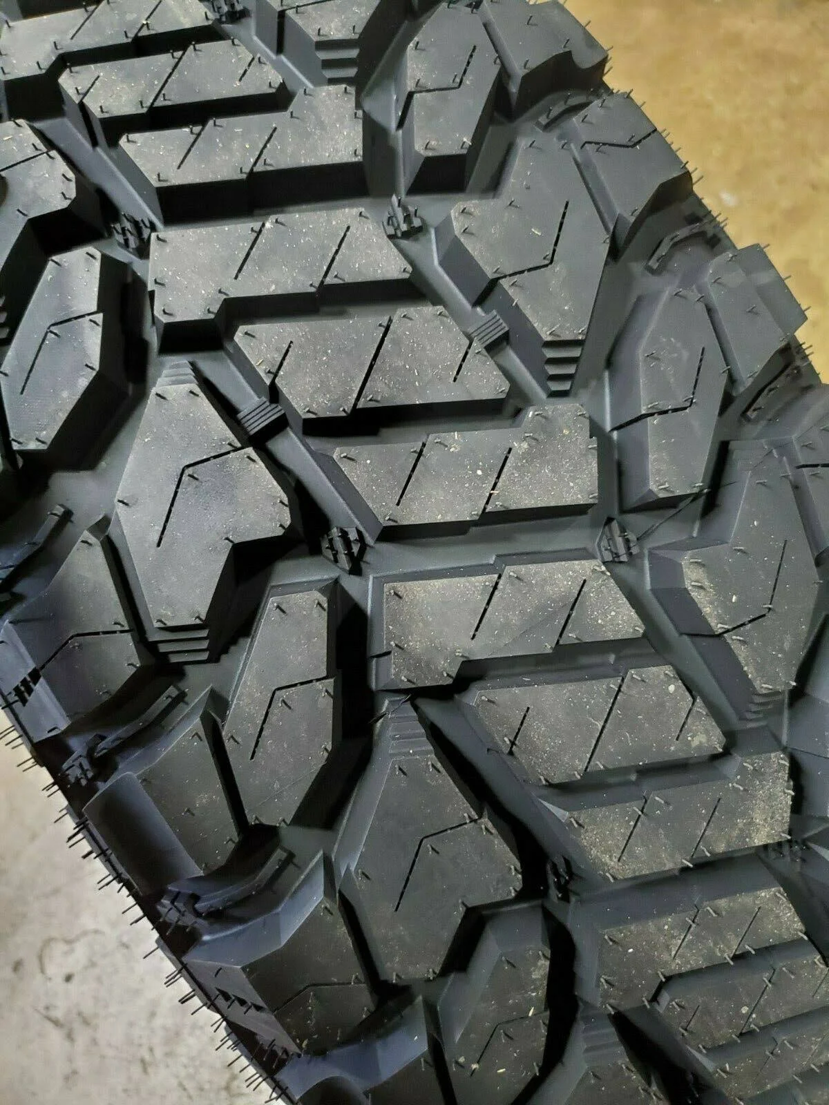 35x11.50R20LT Radar Renegade R/T 10PLY 124Q Load E