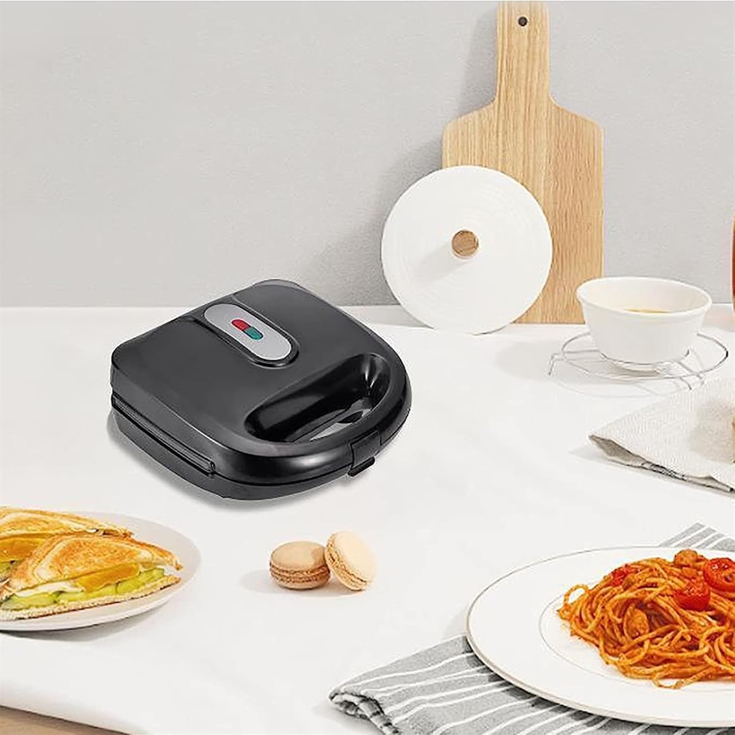Sandwich Maker, 750W Sandwich Maker with 6 Interchangeable Plates and Non-Stick Coating, Cool-touch Integrated Handles, for Sandwiches, Steaks, Croissants, Mini Waffles