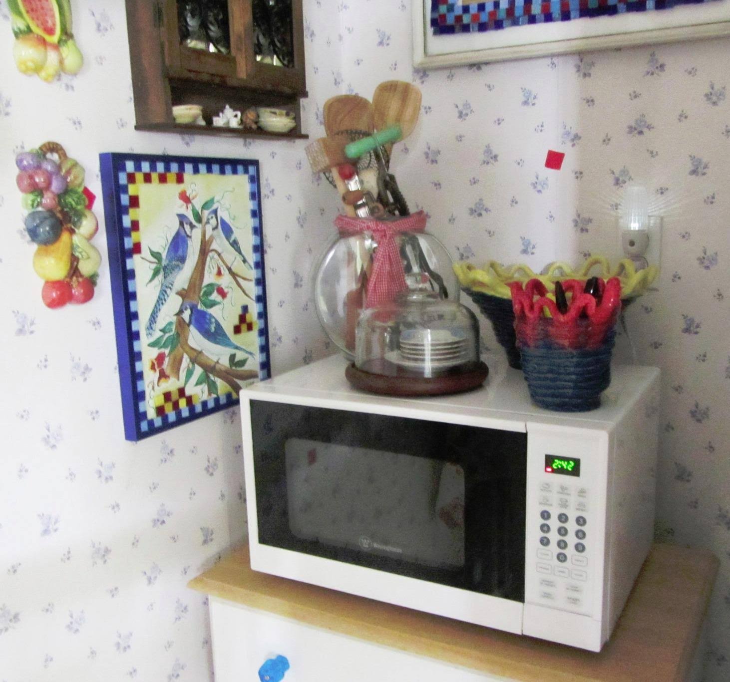Westinghouse 0.9 Cu. ft. Microwave, White