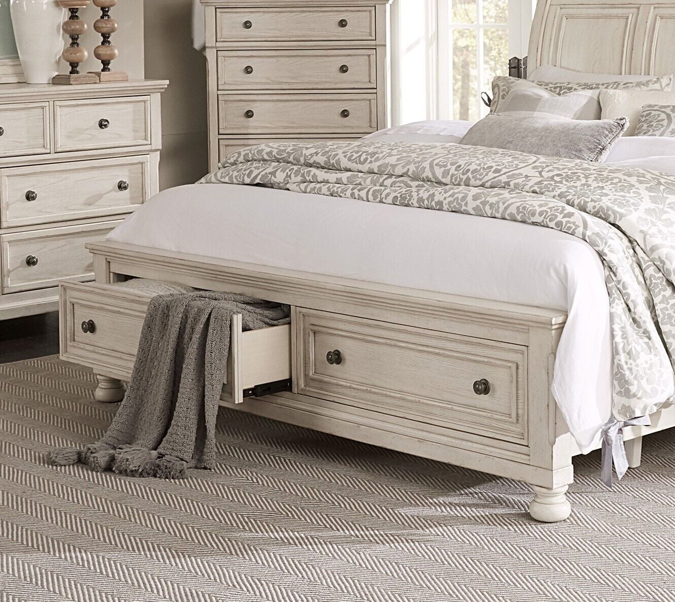 Classic Master Bedroom 6pc Set Queen Size Platform Storage Bed Nightstands Dresser Mirror Traditional Design White Finish