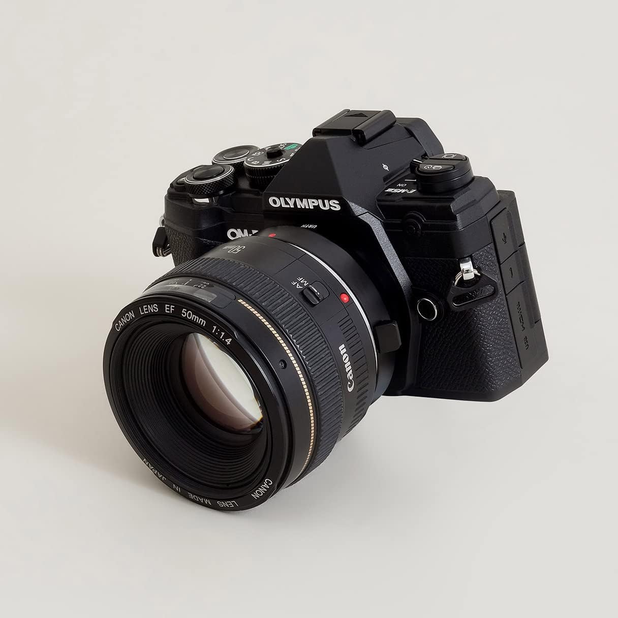 Urth Lens Mount Adapter: Compatible with Olympus OM Lens to Micro Four Thirds (M4/3) Camera Body