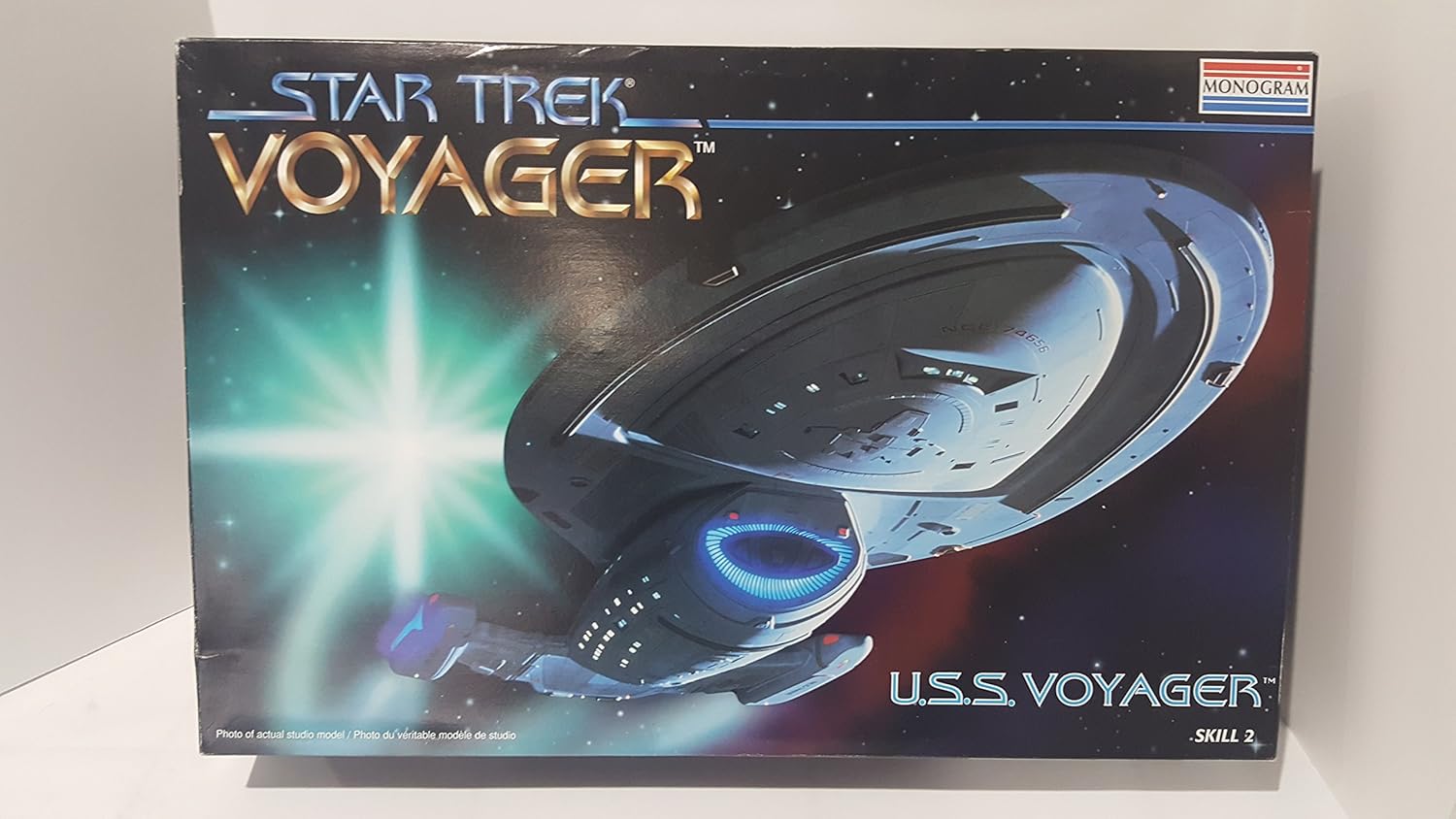 STAR TREK Monogram USS Voyager Spaceship Model Kit