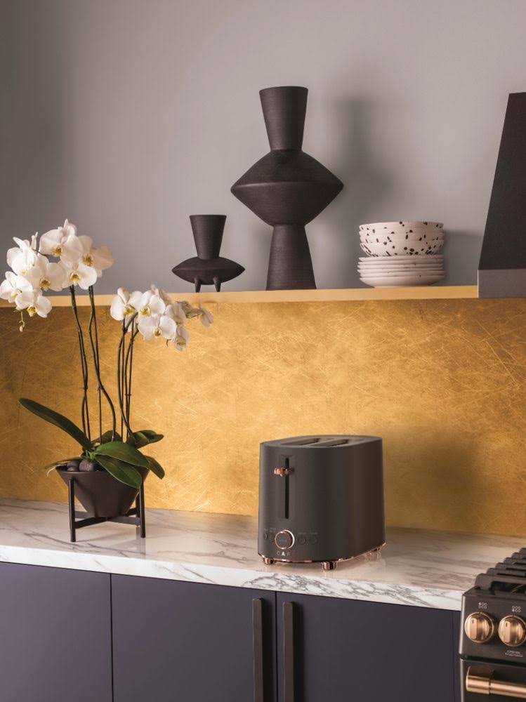 Cafe Express Finish Matte Black 2-Slice Toaster