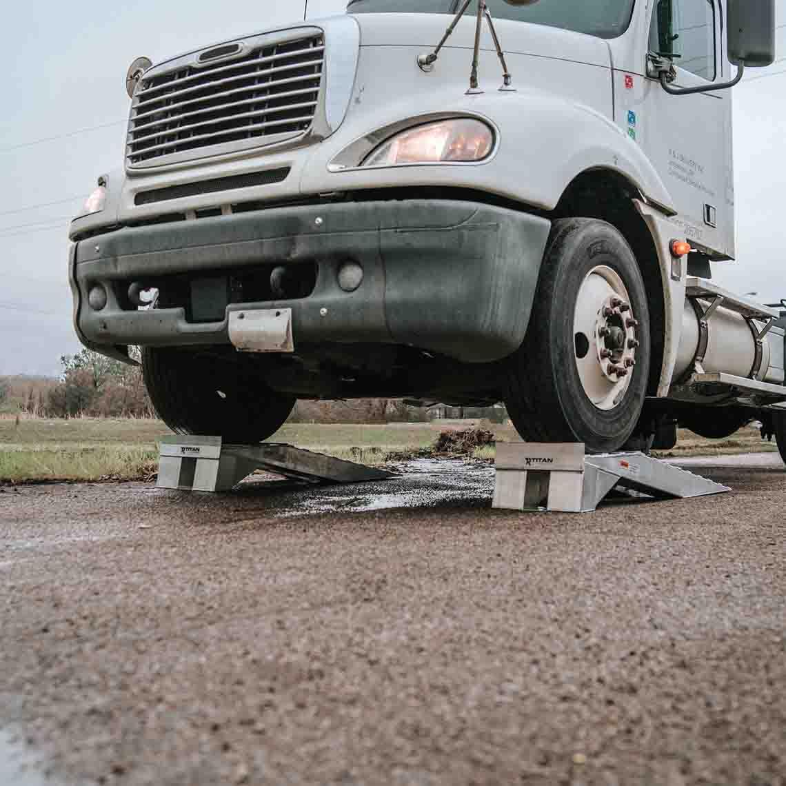 Titan Ramps Heavy Duty Aluminum Semi Truck Riser Ramp 20,000 LB Capacity