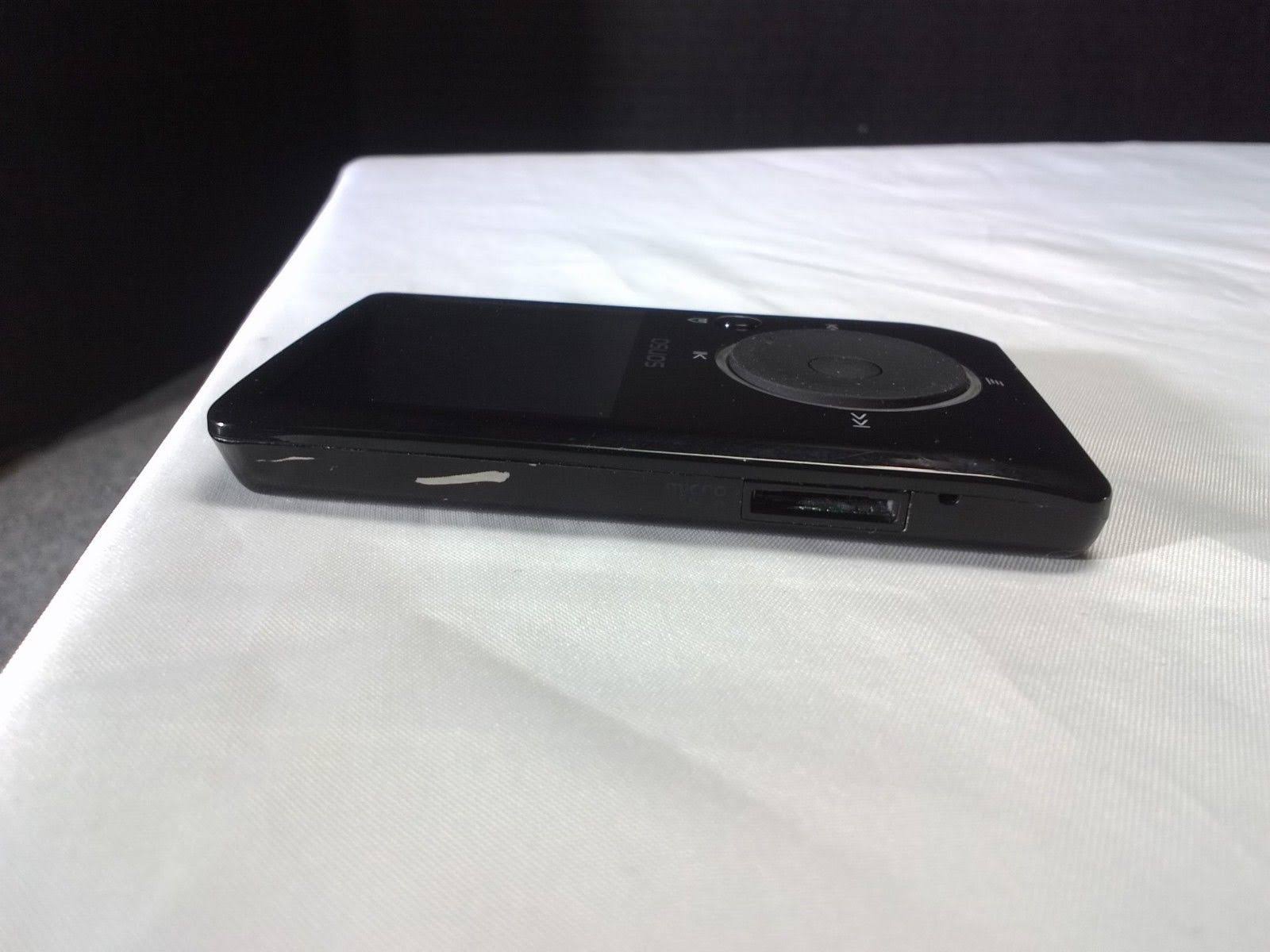 SanDisk Sansa Fuze Black (2 GB) Digital Media Player