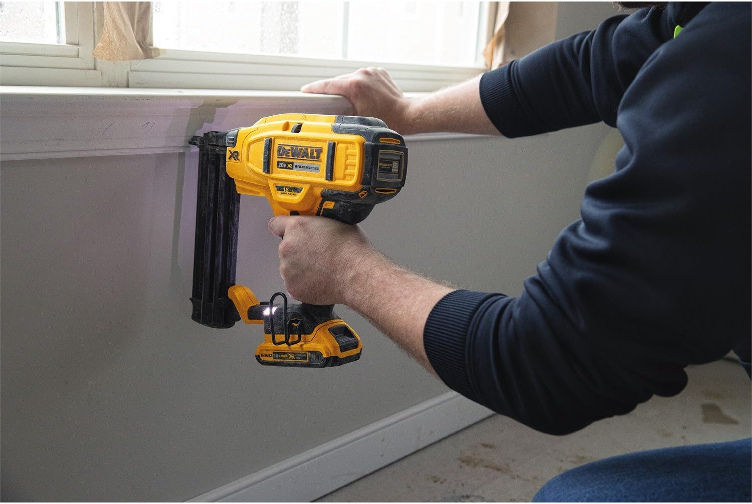 DEWALT 20V MAX* Cordless Brad Nailer Kit, 18GA (DCN680D1)