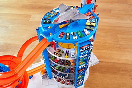 Hot Wheels Toy Car Track Set & 4 1:64 Scale Cars, Super Ultimate Garage, 3+ ft Tall with Motorized Gorilla & Storage for 140 Cars (Amazon Exclusive)
