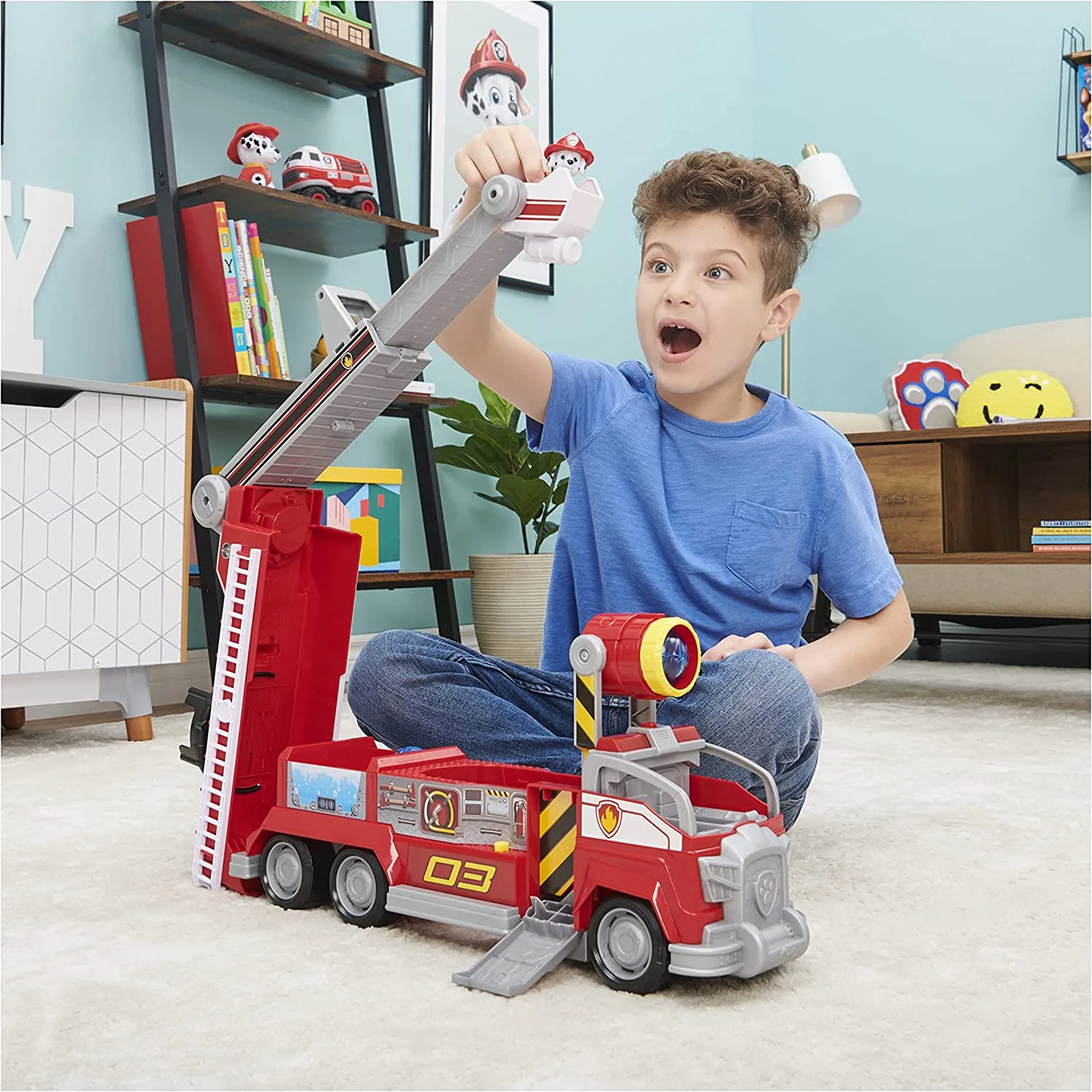 PAW Patrol, Marshalls Transforming Movie City Fire Truck with Extending Ladder, Lights, Sounds and Action Figure, Kids Toys for Ages 3 and up