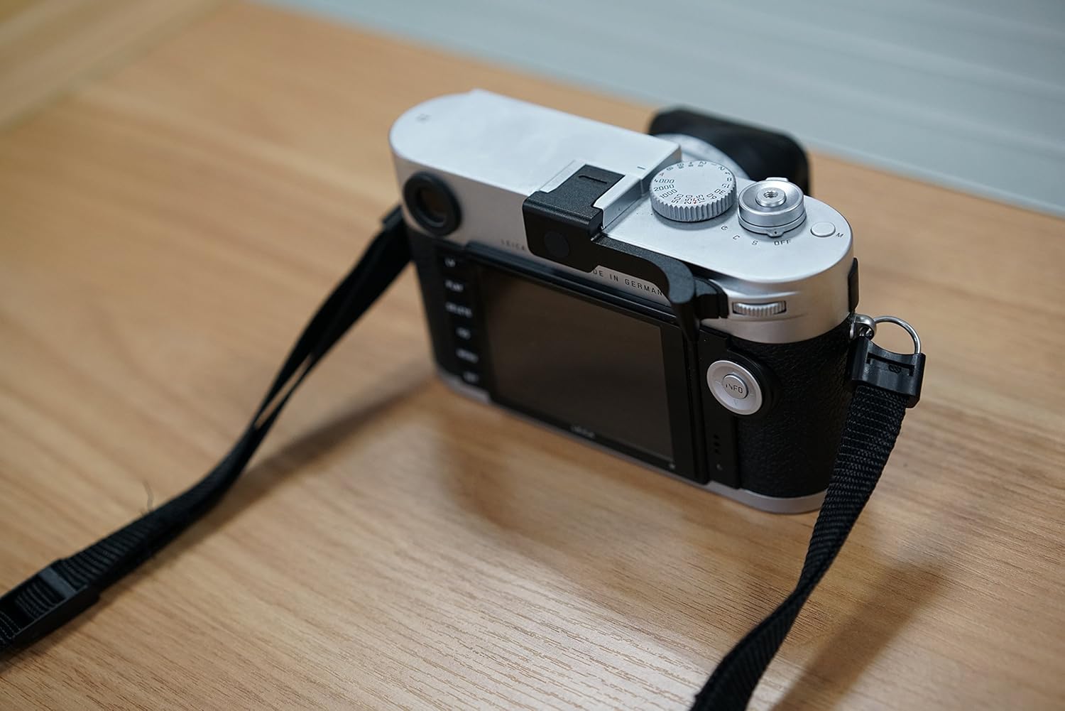 JFOTO LM-G Thumbs Up Grip Designed for Leica M, M-P, Typ240, M240, M246, Typ246, M262, M-D, M240P, better balance & grip convenience, Camera Black Metal Hand Grip