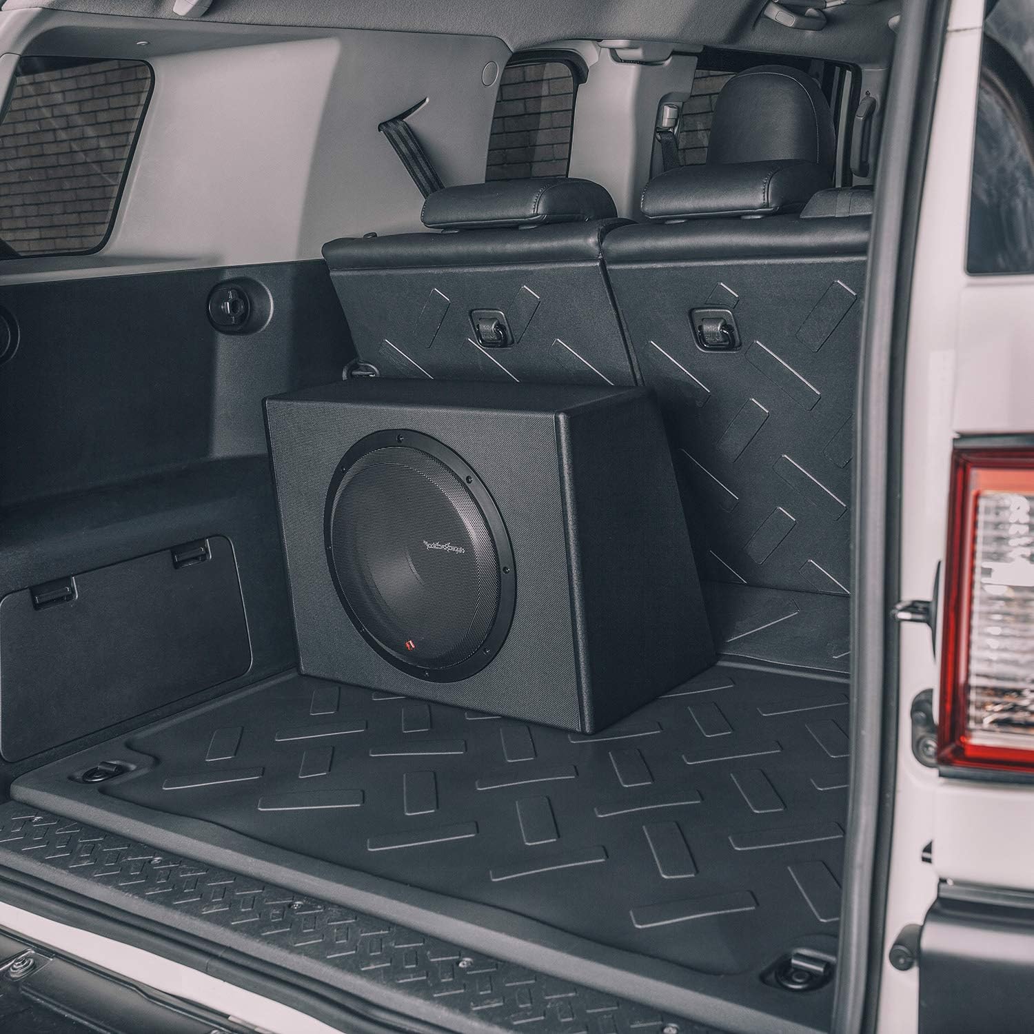 Rockford Fosgate P300-12 Punch 300 Watt Powered Loaded 12-Inch Subwoofer Enclosure