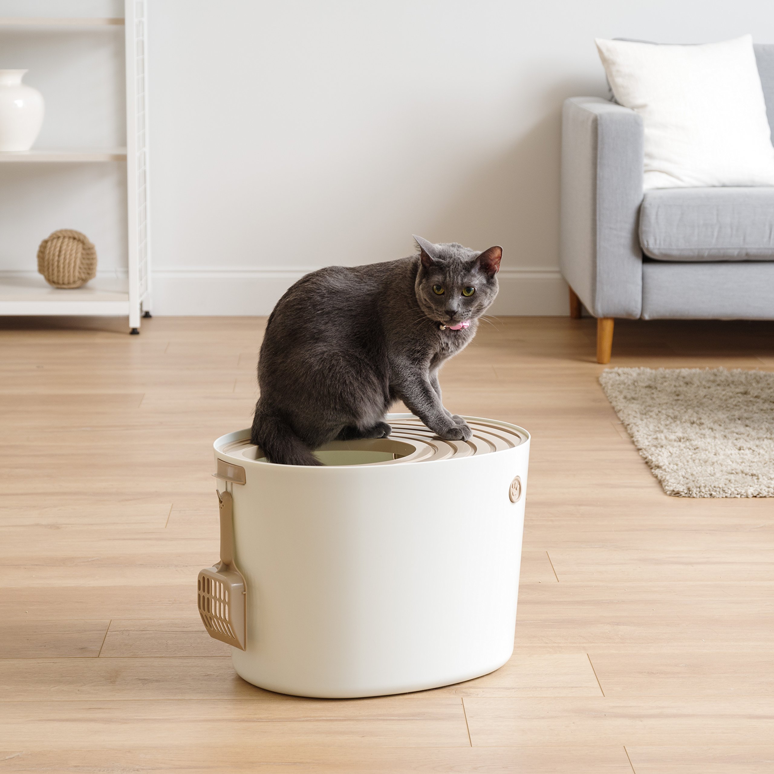 IRIS USA Medium Stylish Round Top Entry Cat Litter Box with Scoop, Curved Kitty Litter Pan with Litter Particle Catching Grooved Cover and Privacy Walls, White/Beige