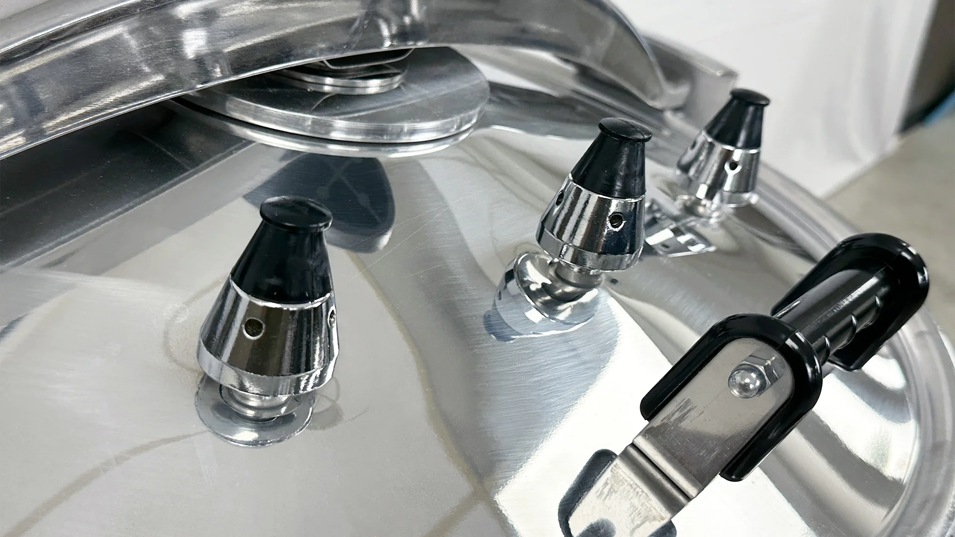 100 QT  Aluminum Commercial Largest Size Pressure Cooker