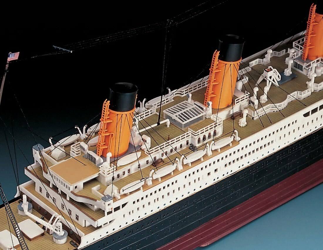 Doyusha 300152 R.M.S. Titanic 1/400 Scale Plastic Kit - Plaza Japan