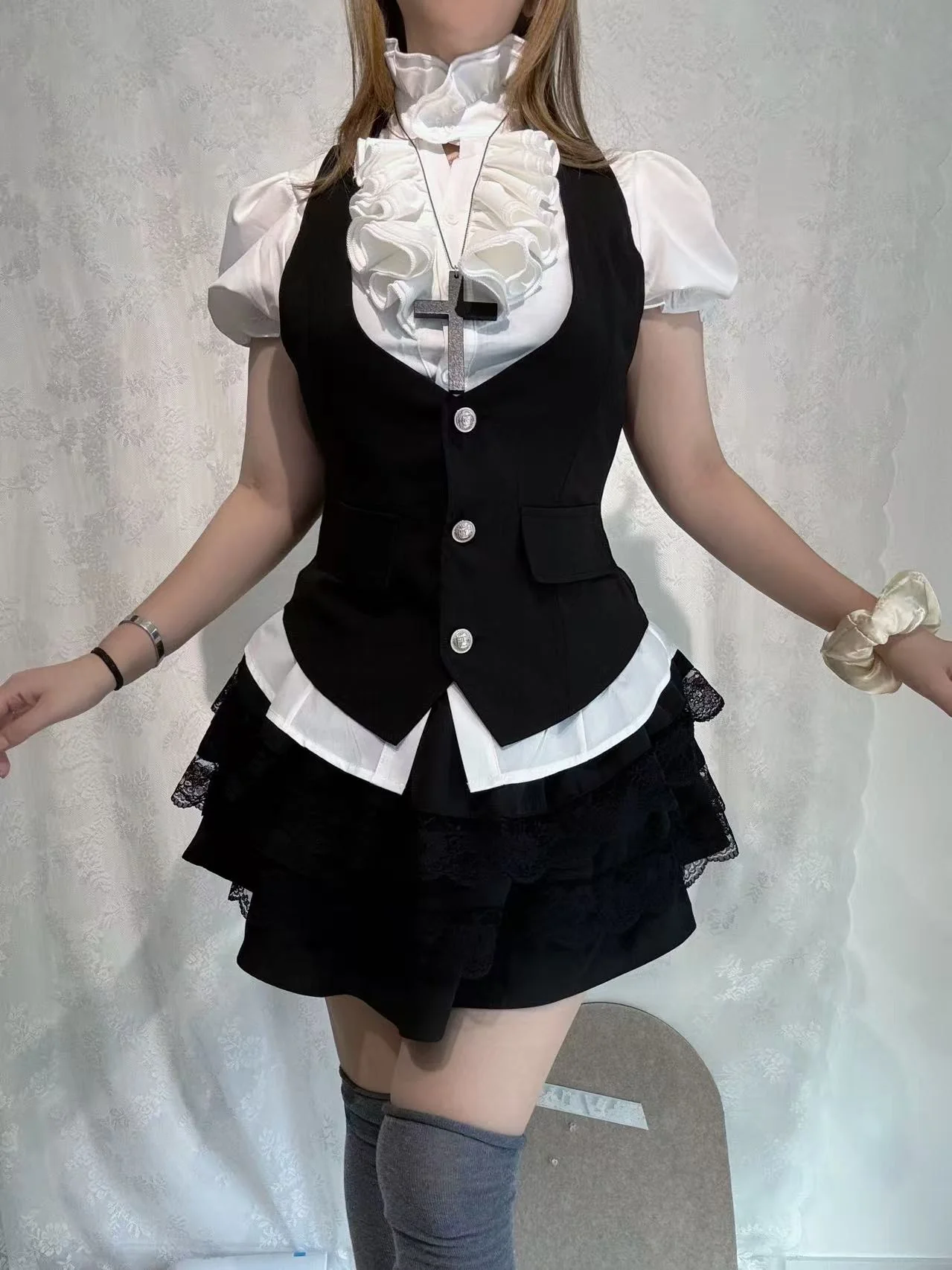 ’Scholar Chic'Vintage-Style Shirt, Vest & Mini Skirt Three-Piece Set