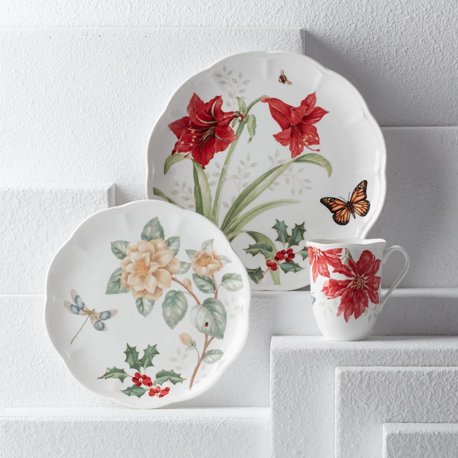 Meadow Porcelain 18-Piece Holiday Dinnerware Set
