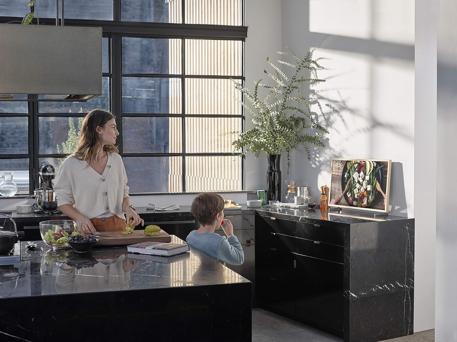 Samsung QN43LS03TA 43" The Frame QLED Smart 4K Ultra High Definition TV (2020) (Renewed)
