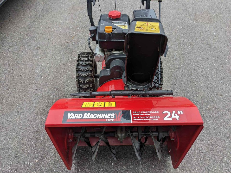 24 Yard Machines 2-Stage SNOW BLOWER 208CC Powermore Engine & Electric Start