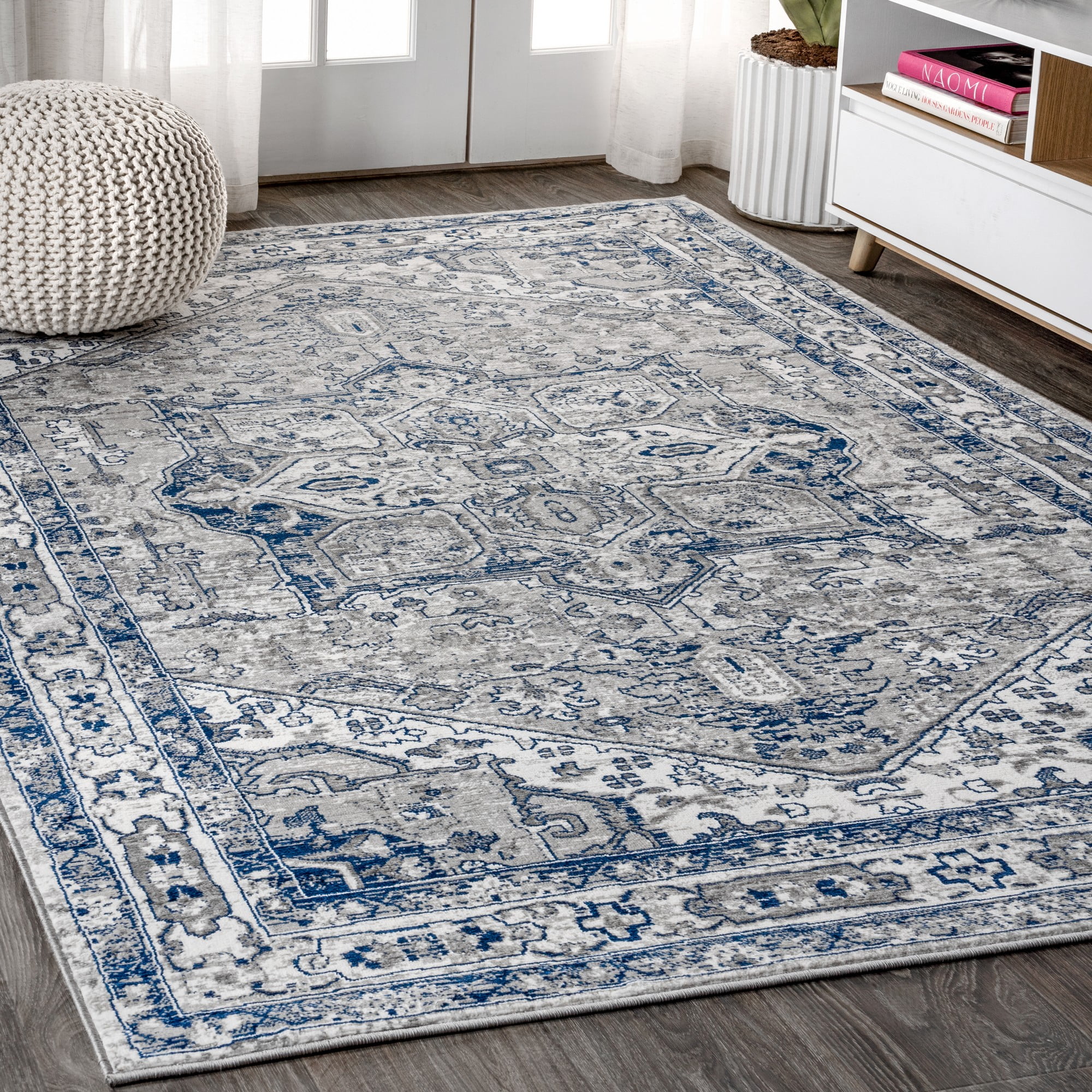 Modern Vintage Medallion Light Grey/Navy 4 ft. x 6 ft. Area Rug