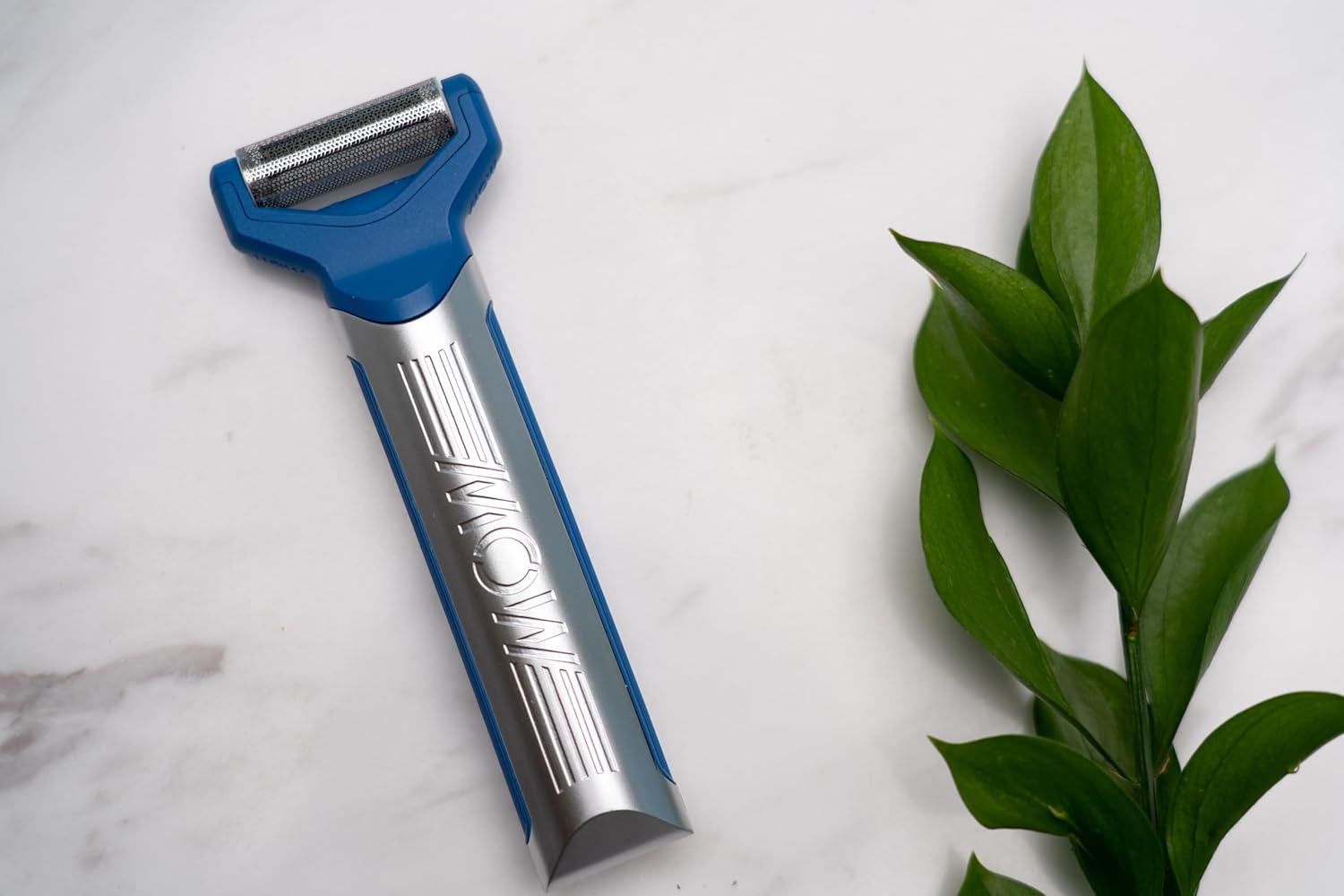 MOW Razor Rechargeable Micro-Shaver Electric Razor with Rolling Head, Replaceable Head for Everyday Shaving of Soft Facial Hair