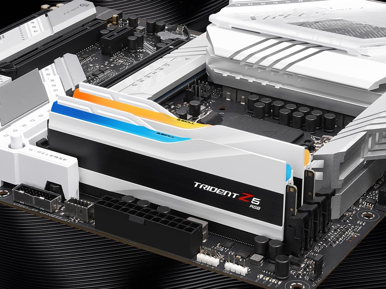 G.SKILL Trident Z5 RGB Series 64GB (2 x 32GB) 288-Pin PC RAM DDR5 6400 (PC5 51200) Desktop Memory Model F5-6400J3239G32GX2-TZ5RW