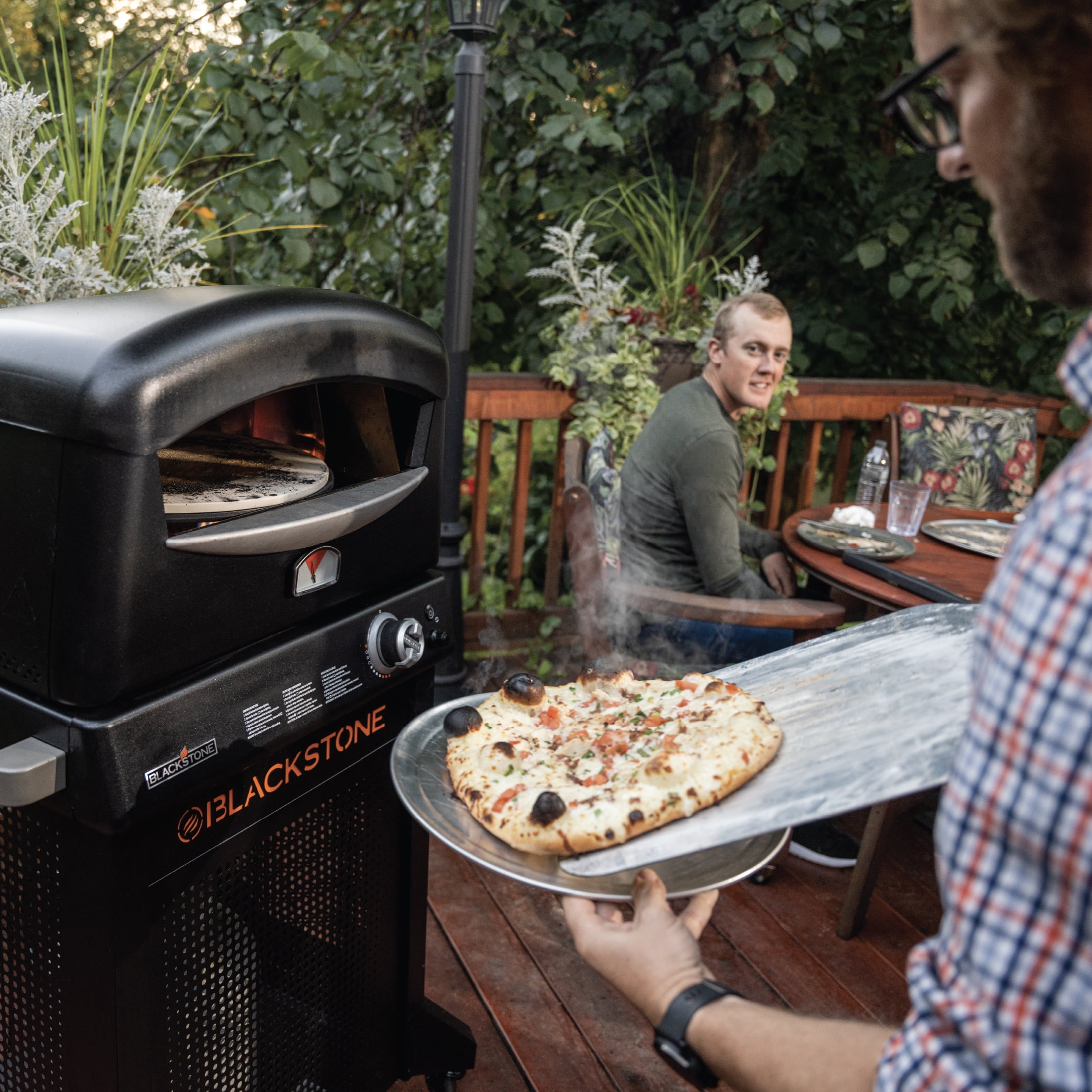 Blackstone Propane Outdoor Pizza Oven with Stand and Pizza Peel