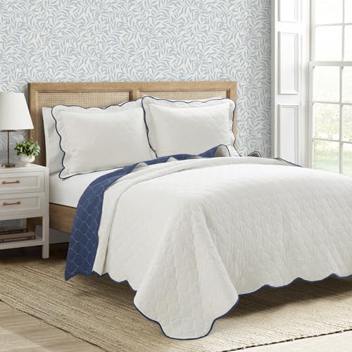 Lush Decor Coastal Chic Scallop Edge Reversible 3 Piece Quilt Set, King/Cal King, Slate Blue & White