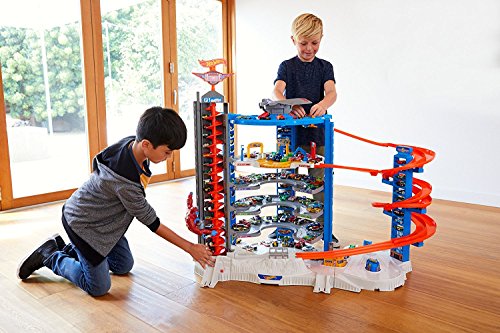 Hot Wheels Toy Car Track Set & 4 1:64 Scale Cars, Super Ultimate Garage, 3+ ft Tall with Motorized Gorilla & Storage for 140 Cars (Amazon Exclusive)