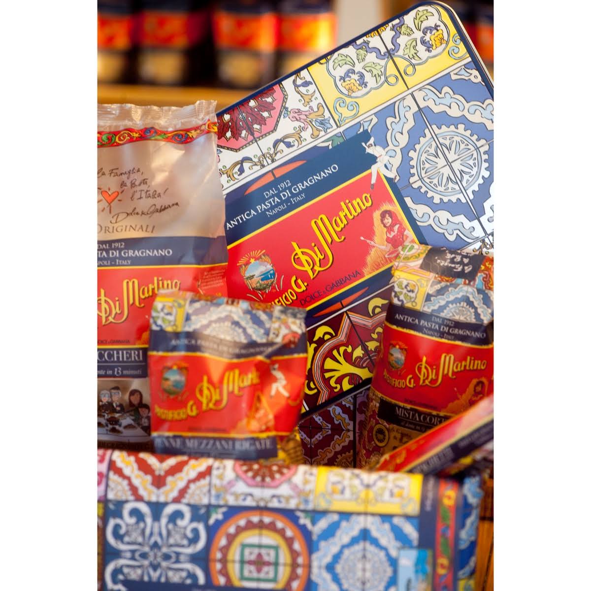 di Martino Dolce u0026 Gabbana Pasta u0026 Apron Tin Box Set, 5.1 lb/2.3 kg