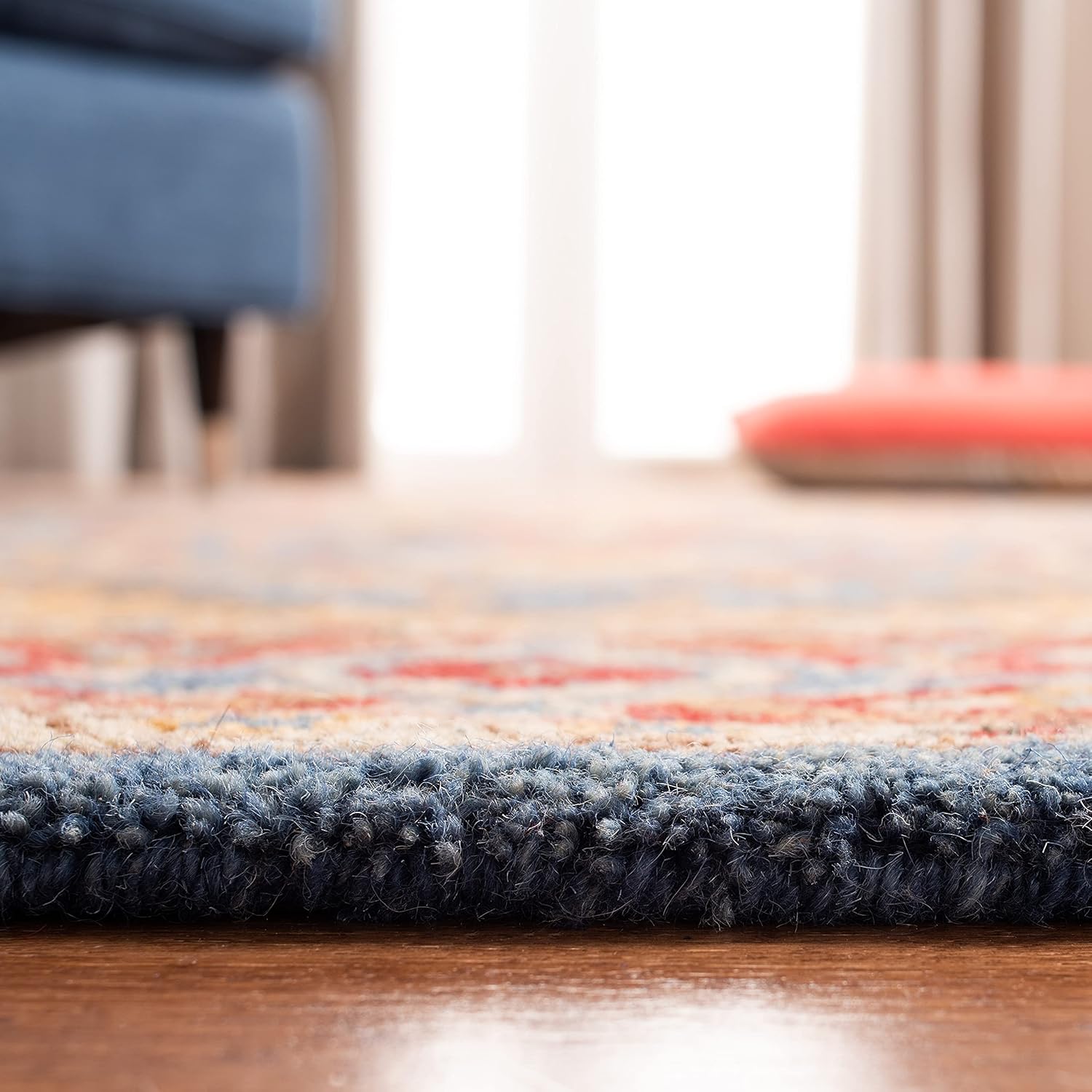 SAFAVIEH Antiquity Collection Area Rug - 8' x 10', Red & Blue, Handmade Traditional Oriental Wool, Ideal for High Traffic Areas in Living Room, Bedroom (AT521Q)