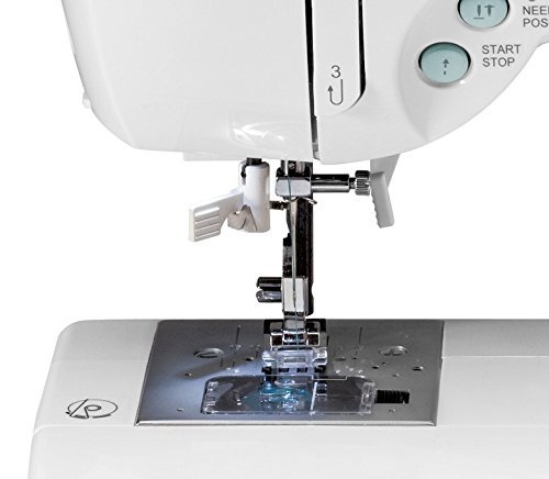 SINGER | 5560 Computerized Sewing Machine with Included Accessory Kit, Hard Cover & Extension Table, 203 Stitch Applications - Perfect for Beginners