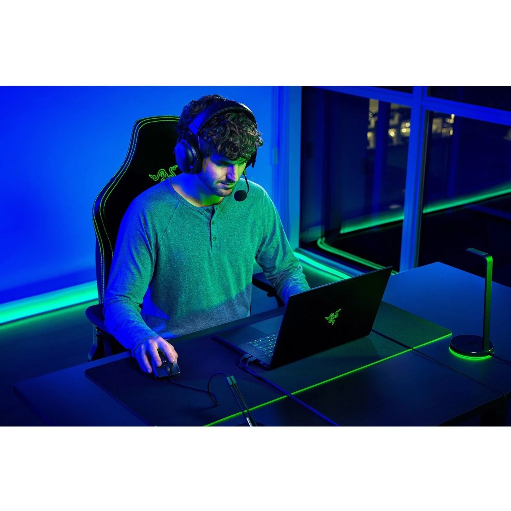 Razer Blade 15 Advanced Edition 15.6" 4K UHD Gaming Laptop, Intel Core i9 i9-12900H, NVIDIA GeForce RTX 3080 Ti 16 GB, 1TB SSD, Windows 11 Home