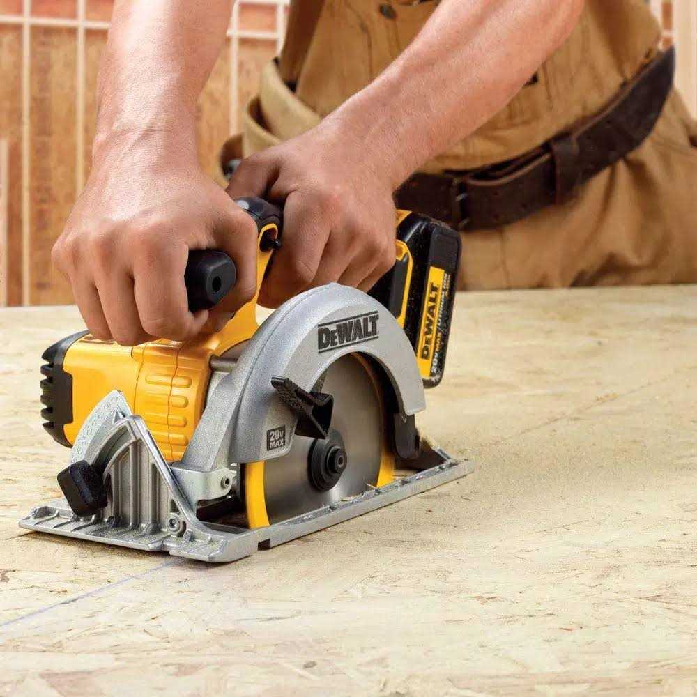 Dewalt Cordless Circular Saw 20V MAX DCS391B