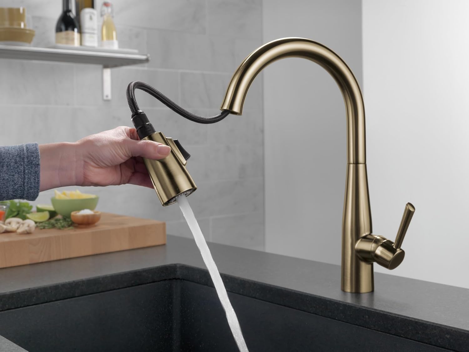 Delta Faucet Essa Kitchen Faucet with Pull Down Sprayer, Kitchen Sink Faucet Gold, Magnetic Docking Spray Head, Delta Kitchen Faucet Pull Down, Champagne Bronze 9113-CZ-DST