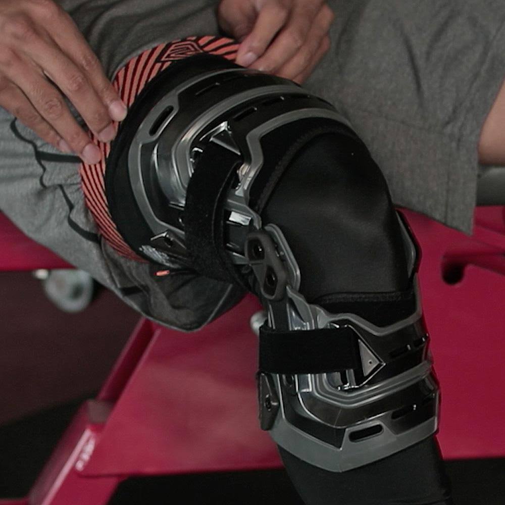 Shock Doctor 2090 Bio-Logix Knee Brace